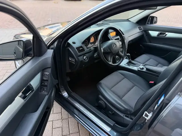 Mercedes-Benz C-Class view 3
