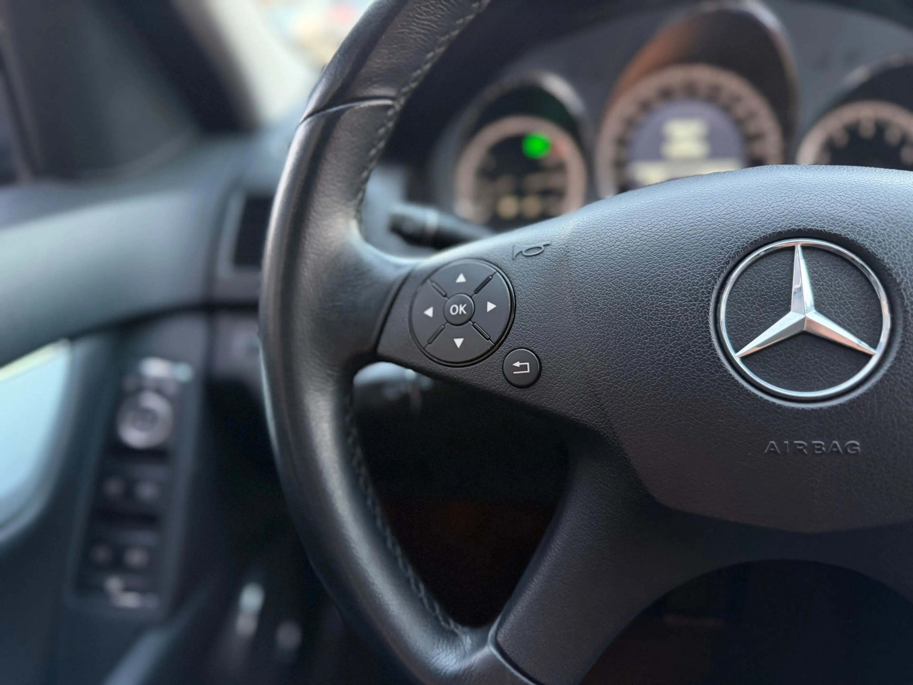 Mercedes-Benz C 180 Estate CGI BlueEFFICIENCY Business Class Avantgard — photo 34