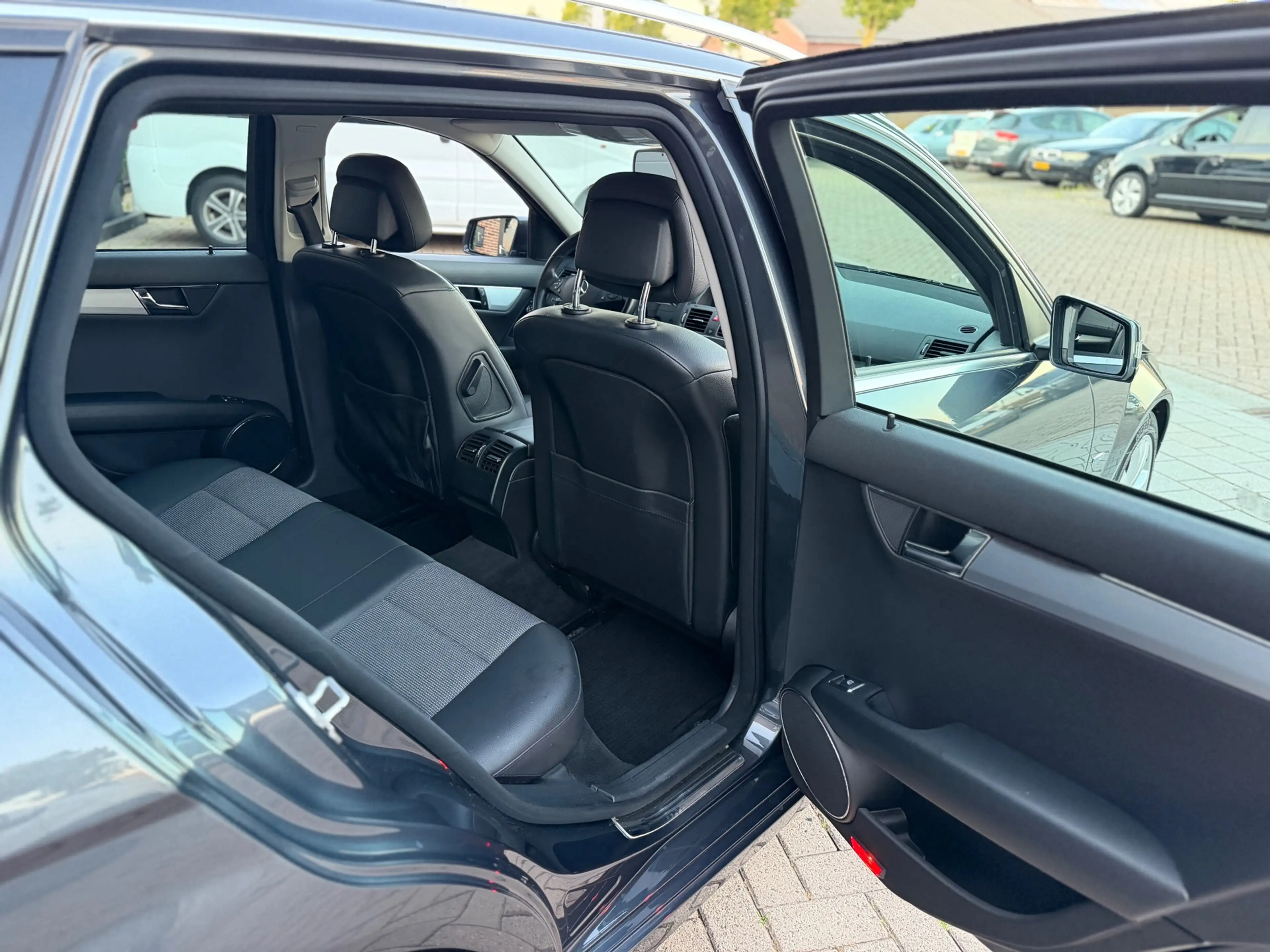 Mercedes-Benz C 180 Estate CGI BlueEFFICIENCY Business Class Avantgard — photo 24