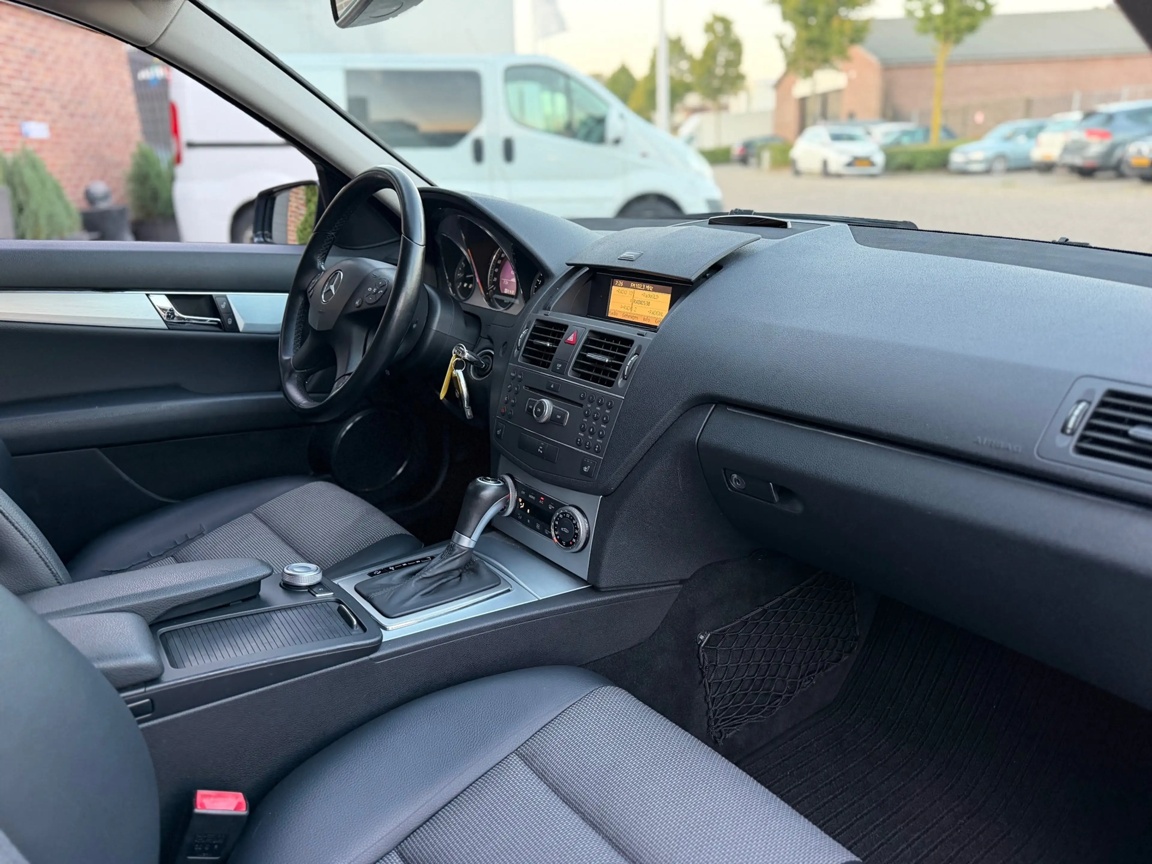 Mercedes-Benz C 180 Estate CGI BlueEFFICIENCY Business Class Avantgard — photo 29