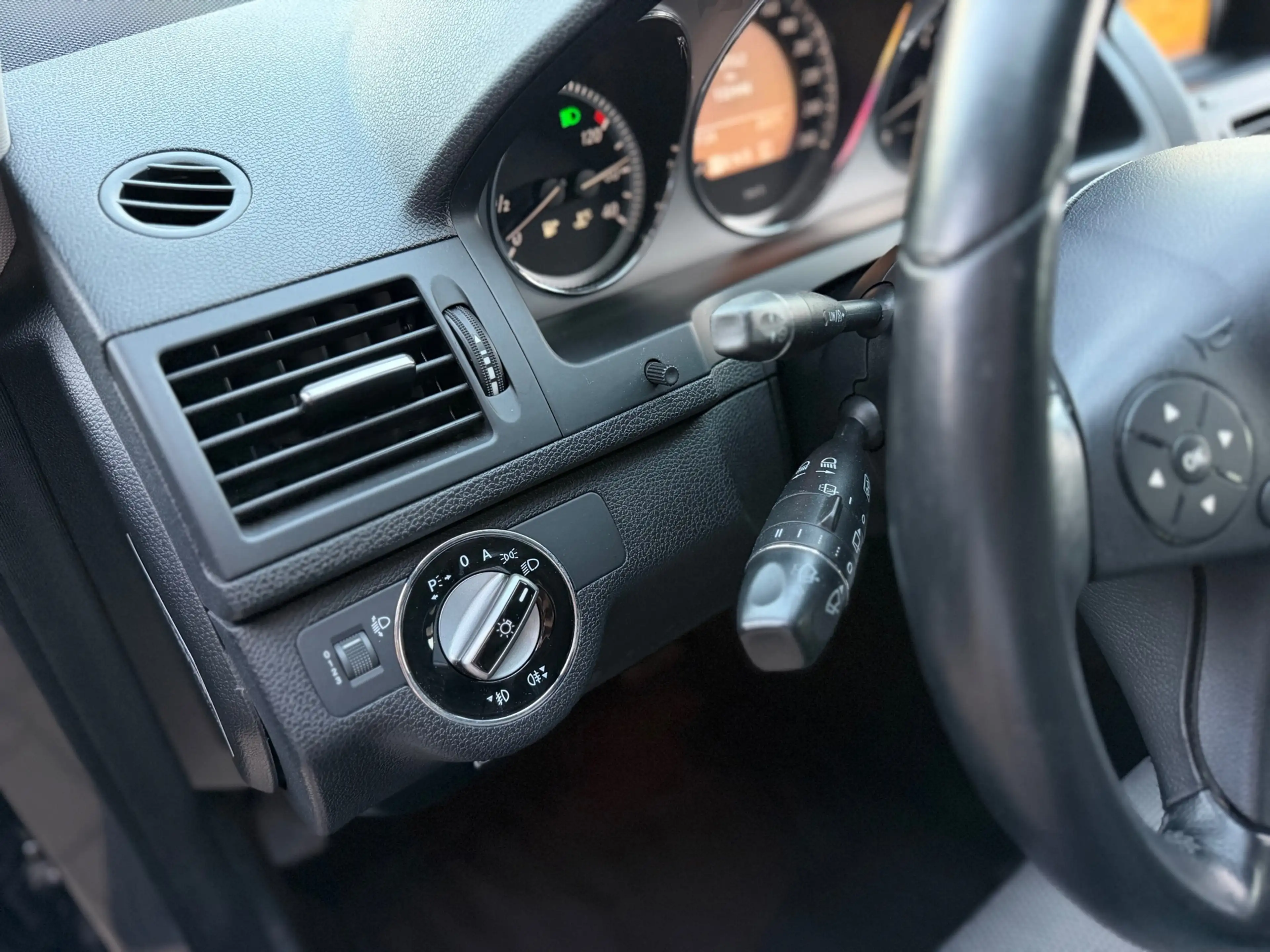 Mercedes-Benz C 180 Estate CGI BlueEFFICIENCY Business Class Avantgard — photo 17