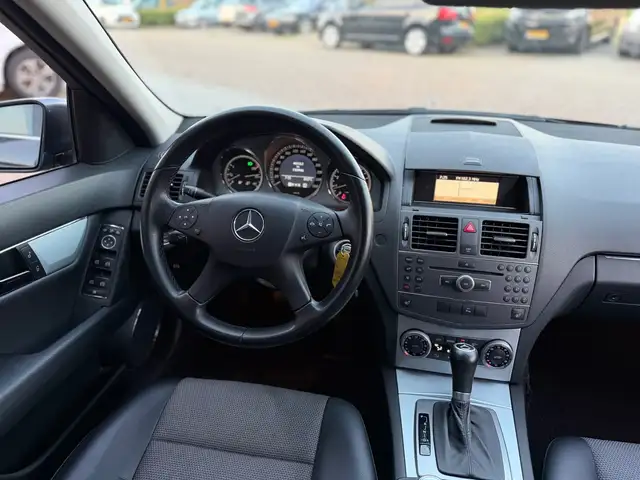 Mercedes-Benz C-Class view 23