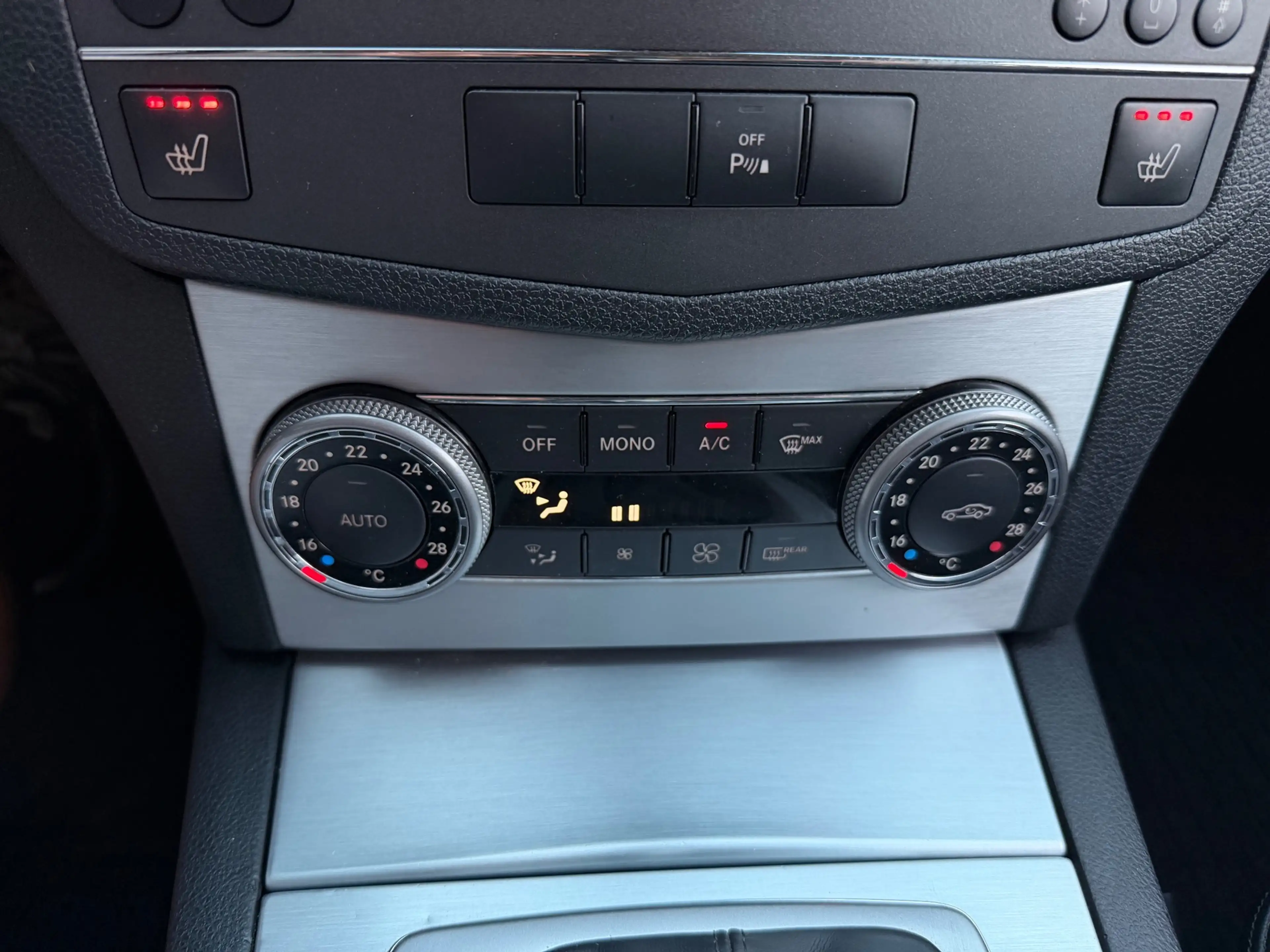 Mercedes-Benz C 180 Estate CGI BlueEFFICIENCY Business Class Avantgard — photo 37