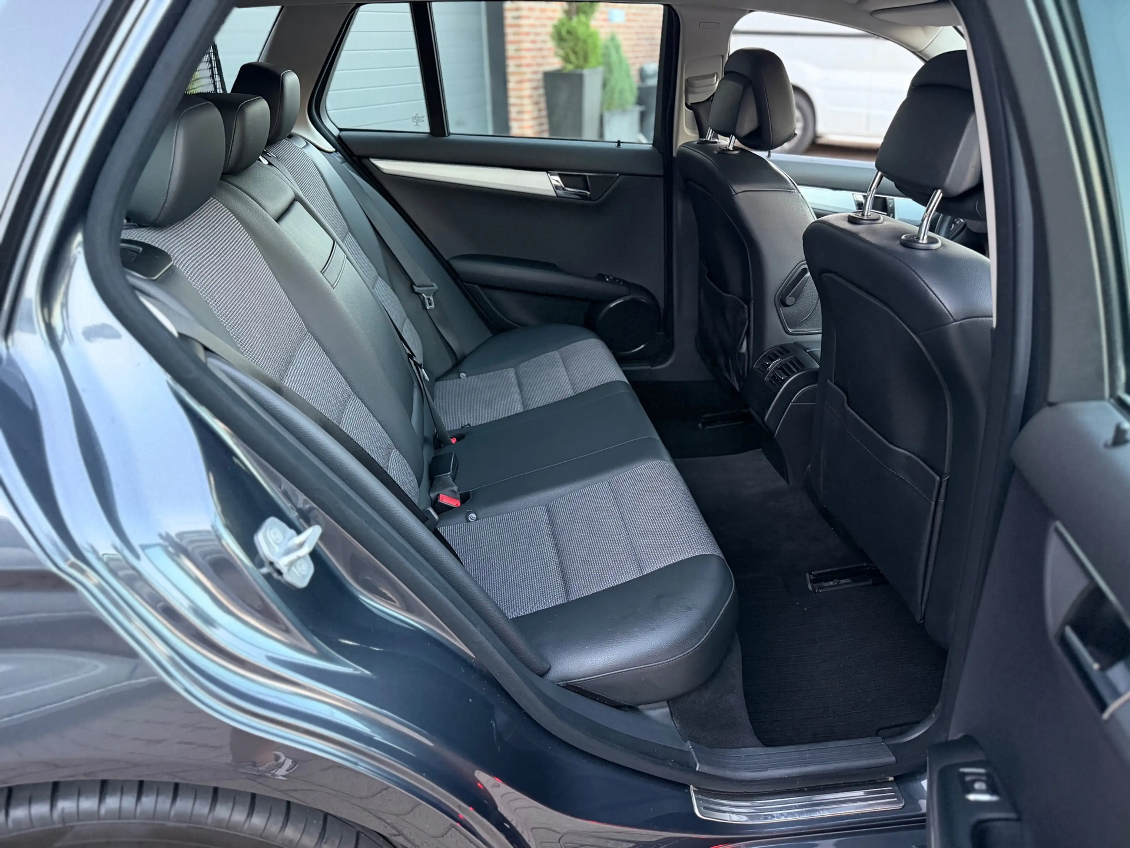 Mercedes-Benz C 180 Estate CGI BlueEFFICIENCY Business Class Avantgard — photo 25