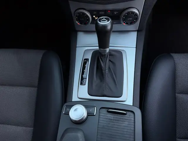 Mercedes-Benz C-Class view 30