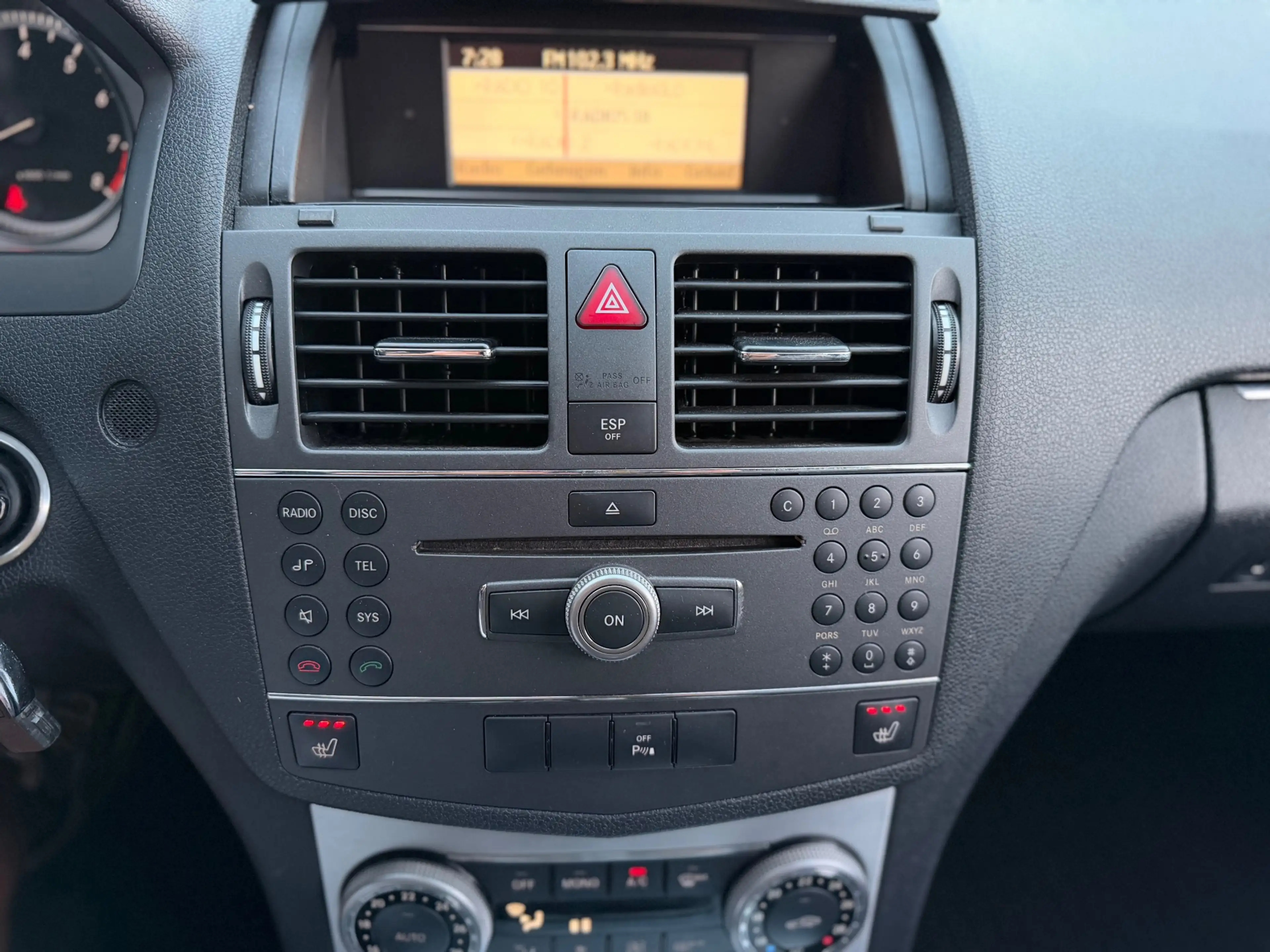 Mercedes-Benz C 180 Estate CGI BlueEFFICIENCY Business Class Avantgard — photo 38