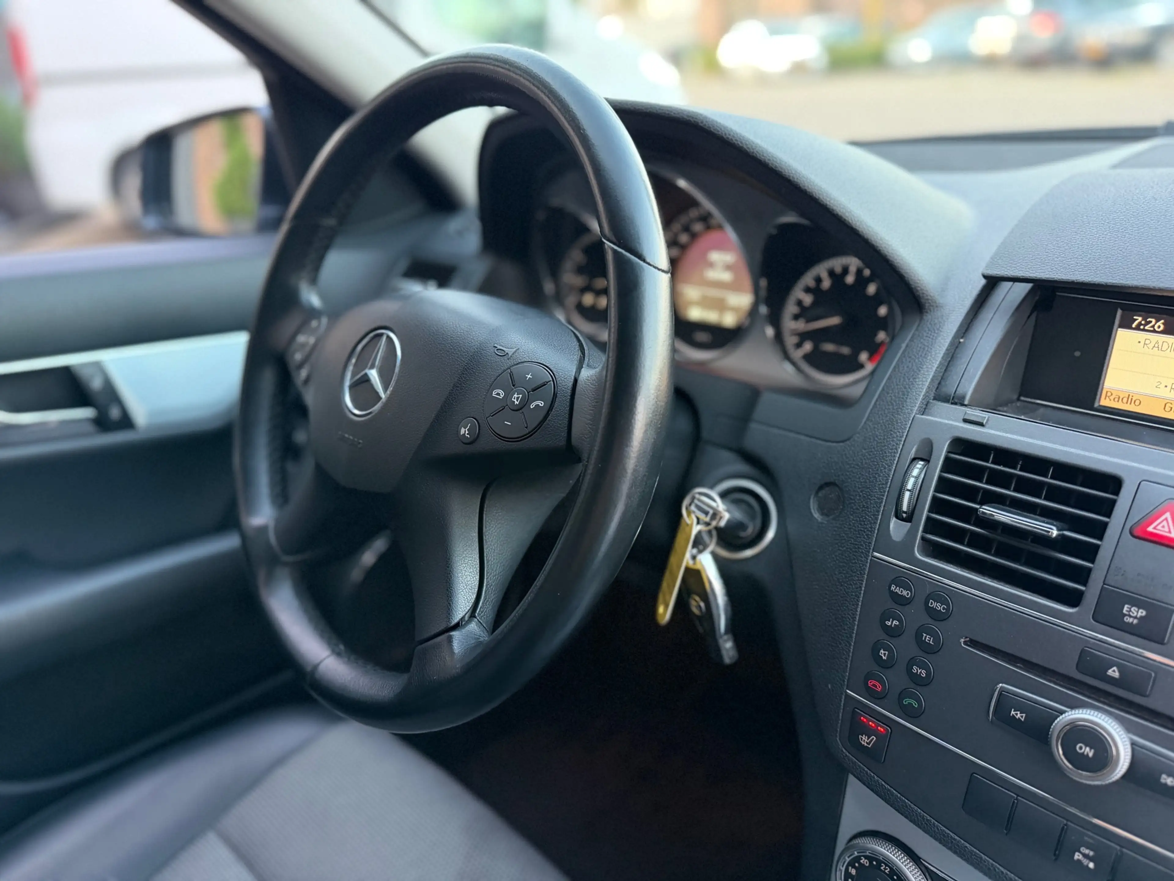 Mercedes-Benz C 180 Estate CGI BlueEFFICIENCY Business Class Avantgard — photo 32