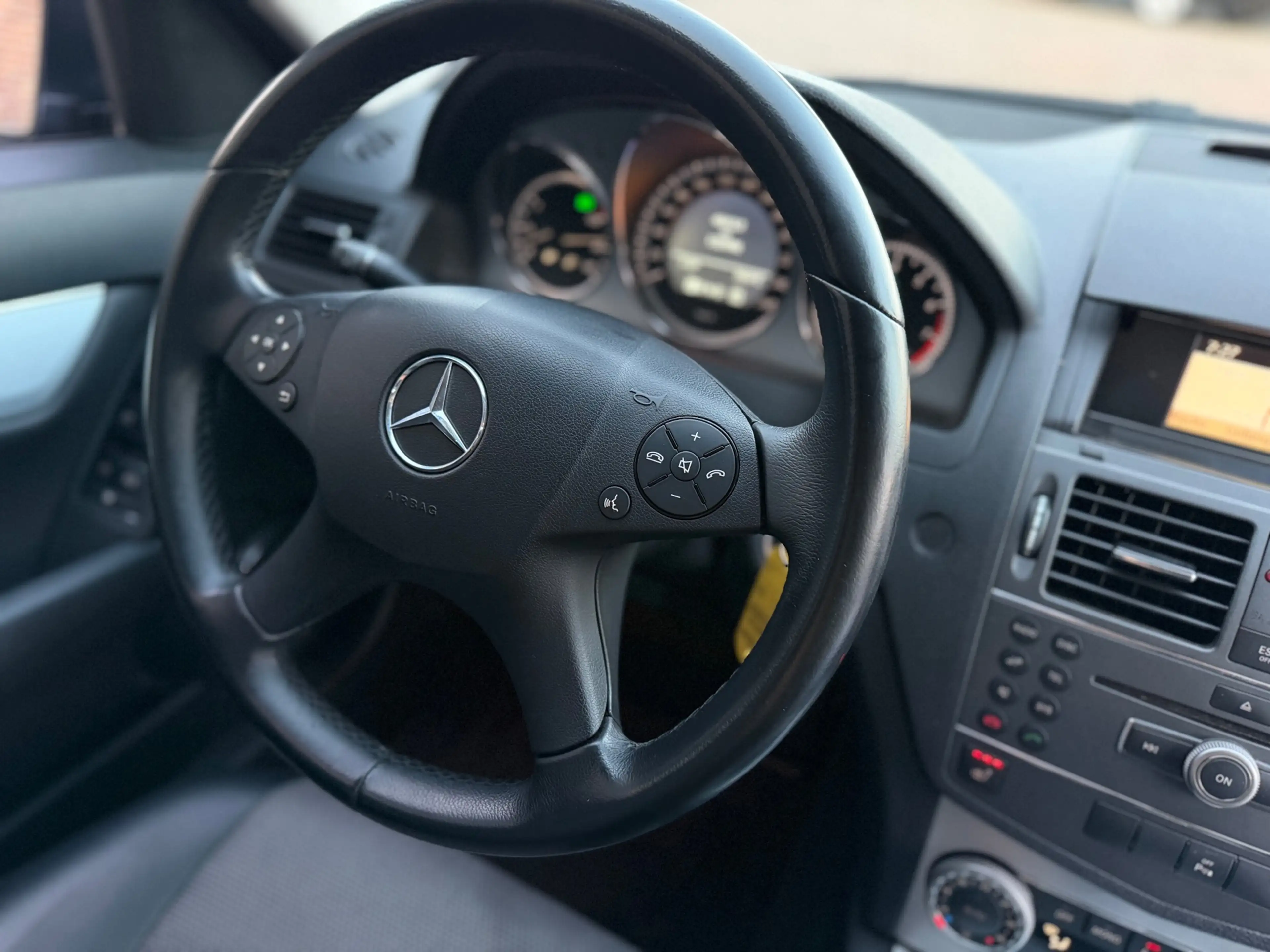Mercedes-Benz C 180 Estate CGI BlueEFFICIENCY Business Class Avantgard — photo 33