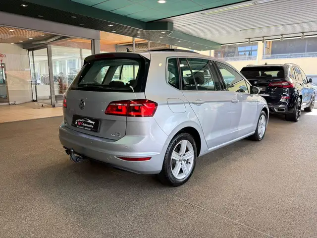 Volkswagen Golf view 6
