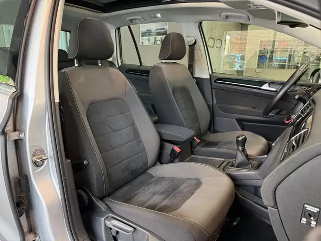 Volkswagen Golf view 14