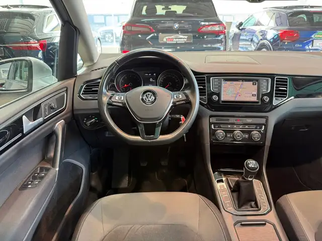 Volkswagen Golf view 10