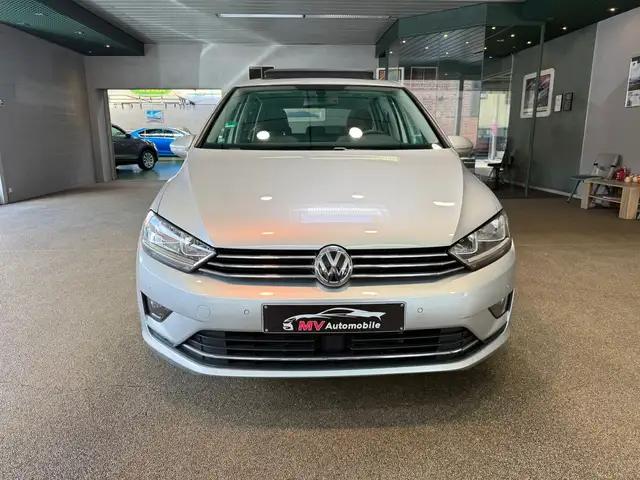 Volkswagen Golf view 2