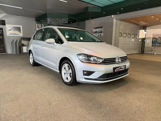 Volkswagen Golf view 3