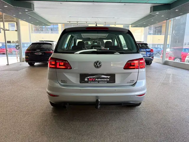 Volkswagen Golf view 5