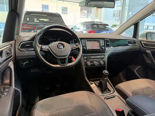 Volkswagen Golf view 9