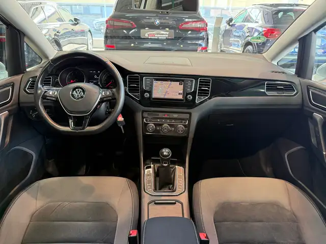 Volkswagen Golf view 11