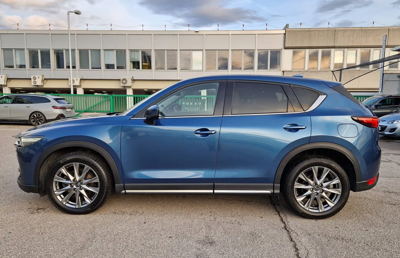 Mazda CX-5 CD 184 AWD Revolution Top SD " Leder weiss" Aut. Blau - 2
