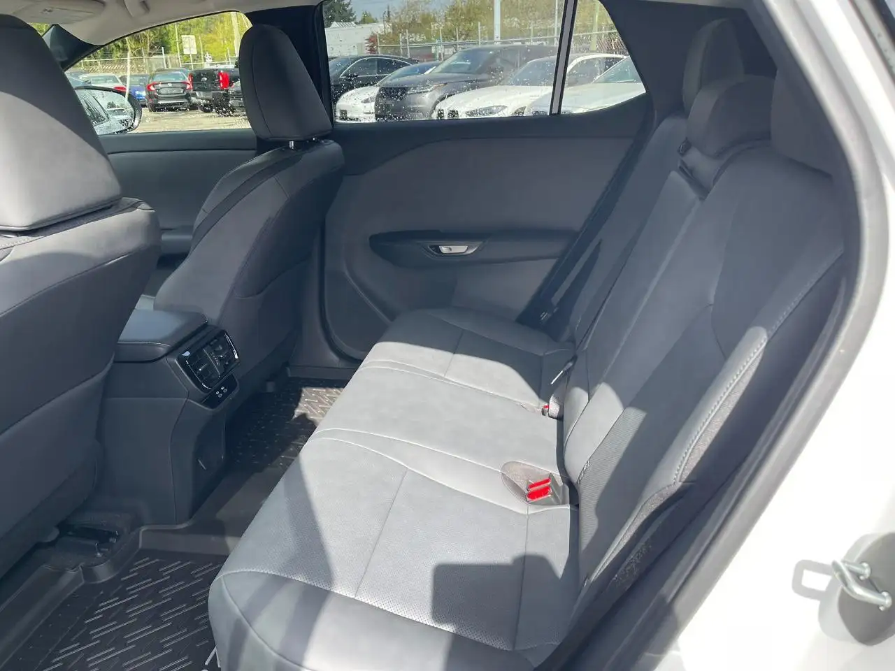 Lexus RZ снимка Lexus RZ