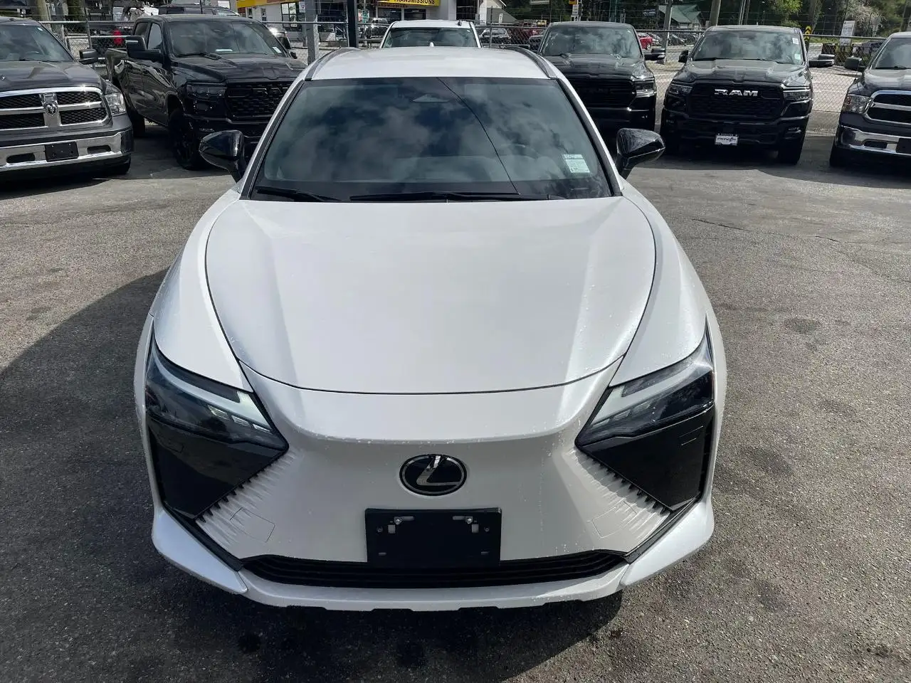 Lexus RZ снимка Lexus RZ