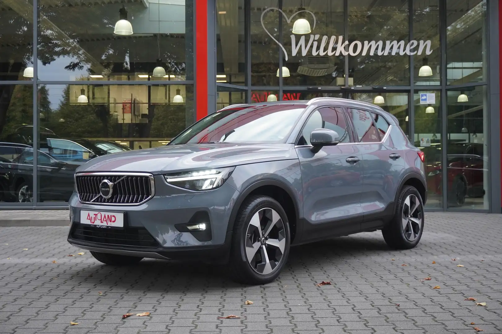 Volvo XC40 2.0 Black Edition Aut. LED Navi Pano Gris - 2