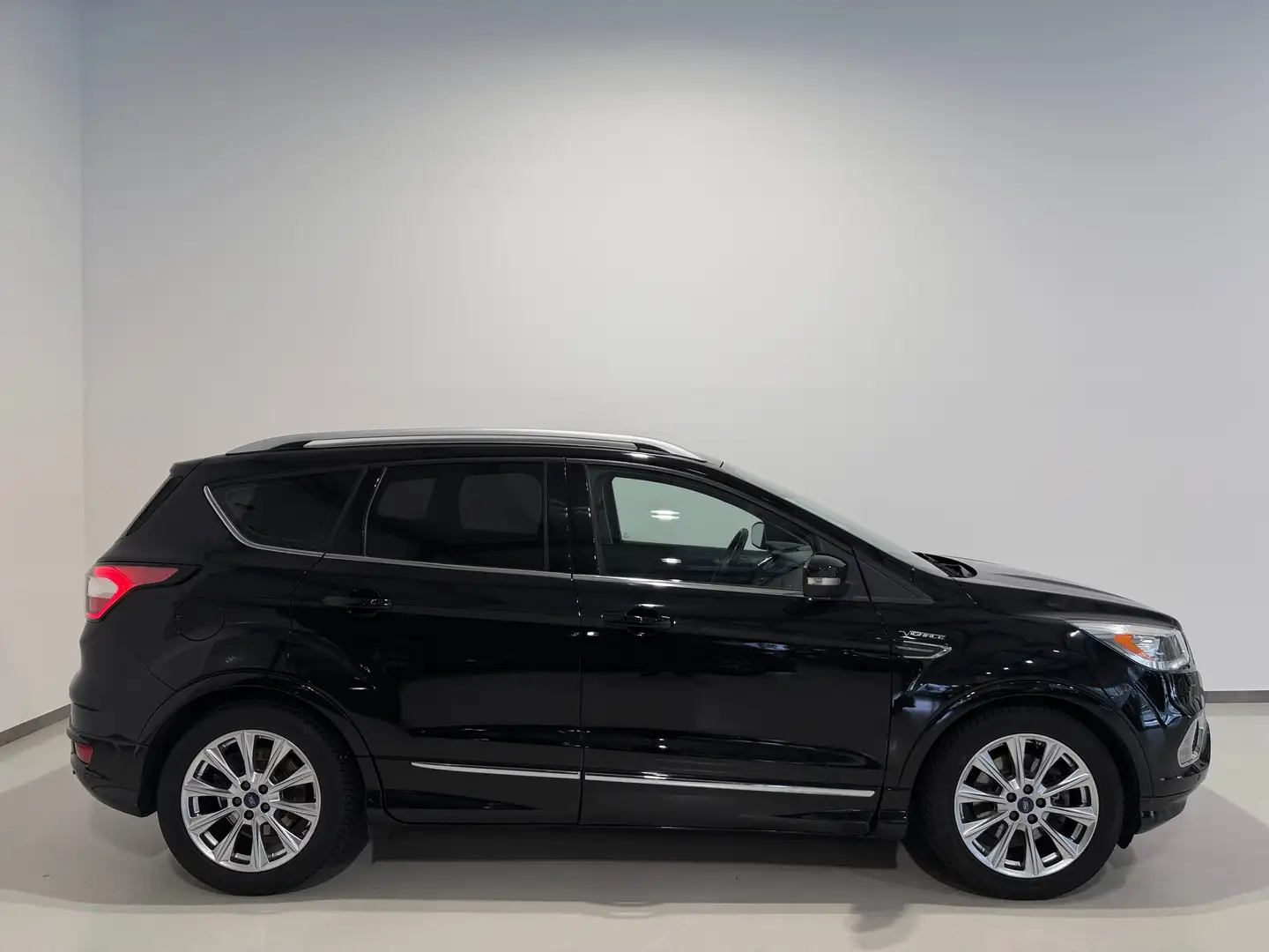 Ford Kuga 2,0 TDCi Vignale 4x4 Aut/KEYLESS/Sony-Sound/Sitzhe Schwarz - 2