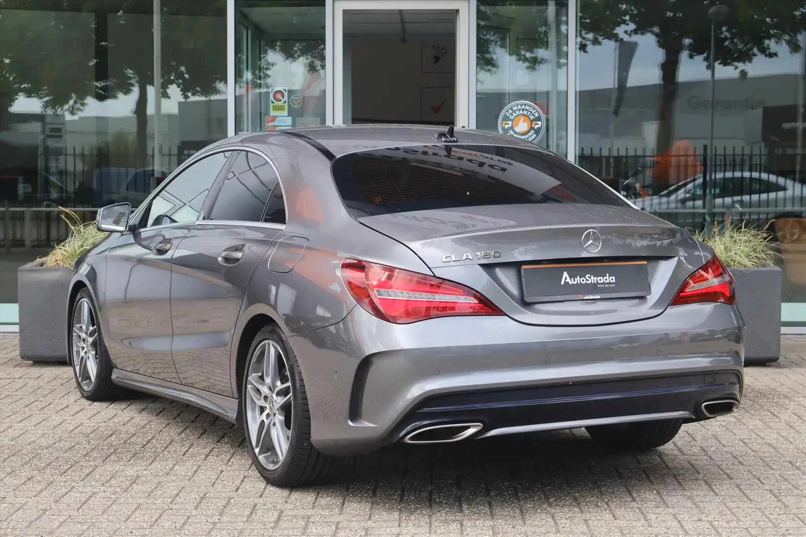 Mercedes-Benz CLA 180 AMG-Line 122pk | Camera | Cruise | Navigatie | LED Grijs - 2