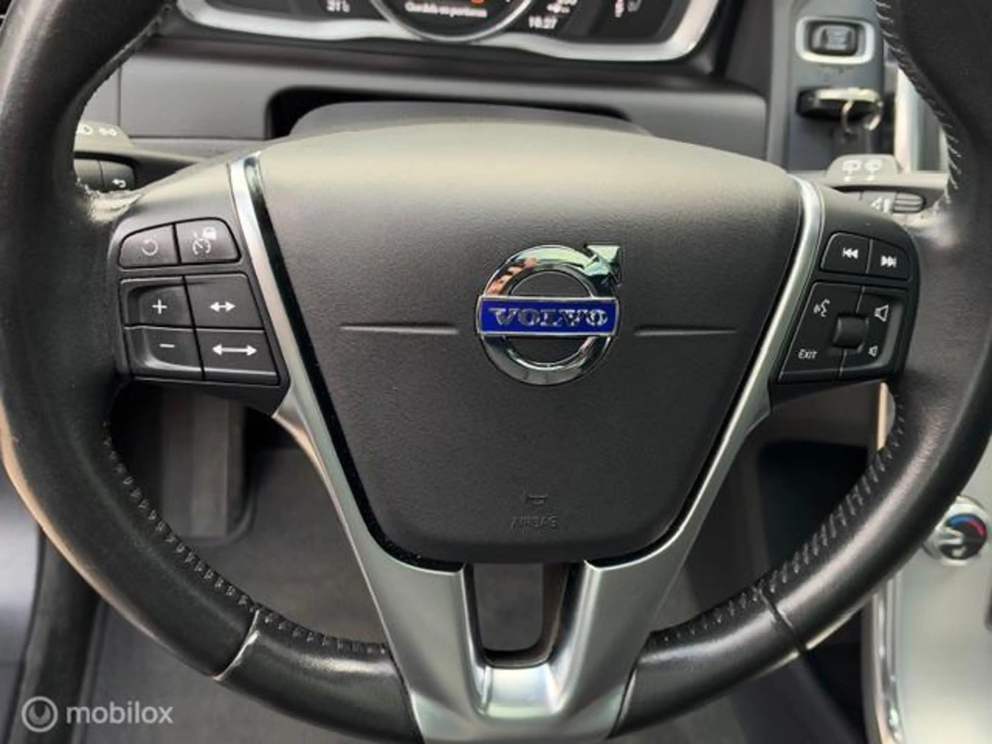 Volvo XC60 2.0 D4 FWD Polar+ — photo 6
