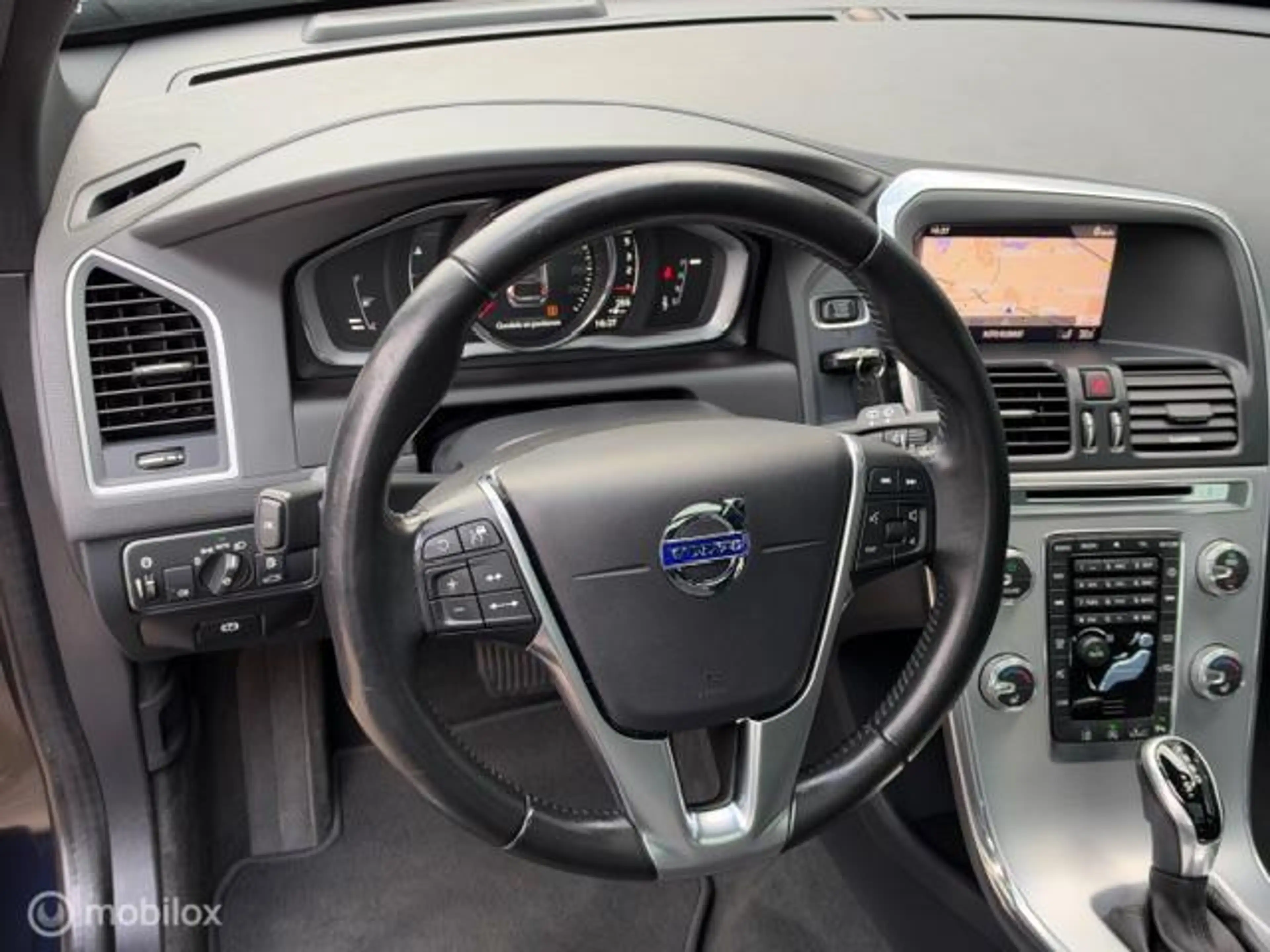 Volvo XC60 2.0 D4 FWD Polar+ — photo 5
