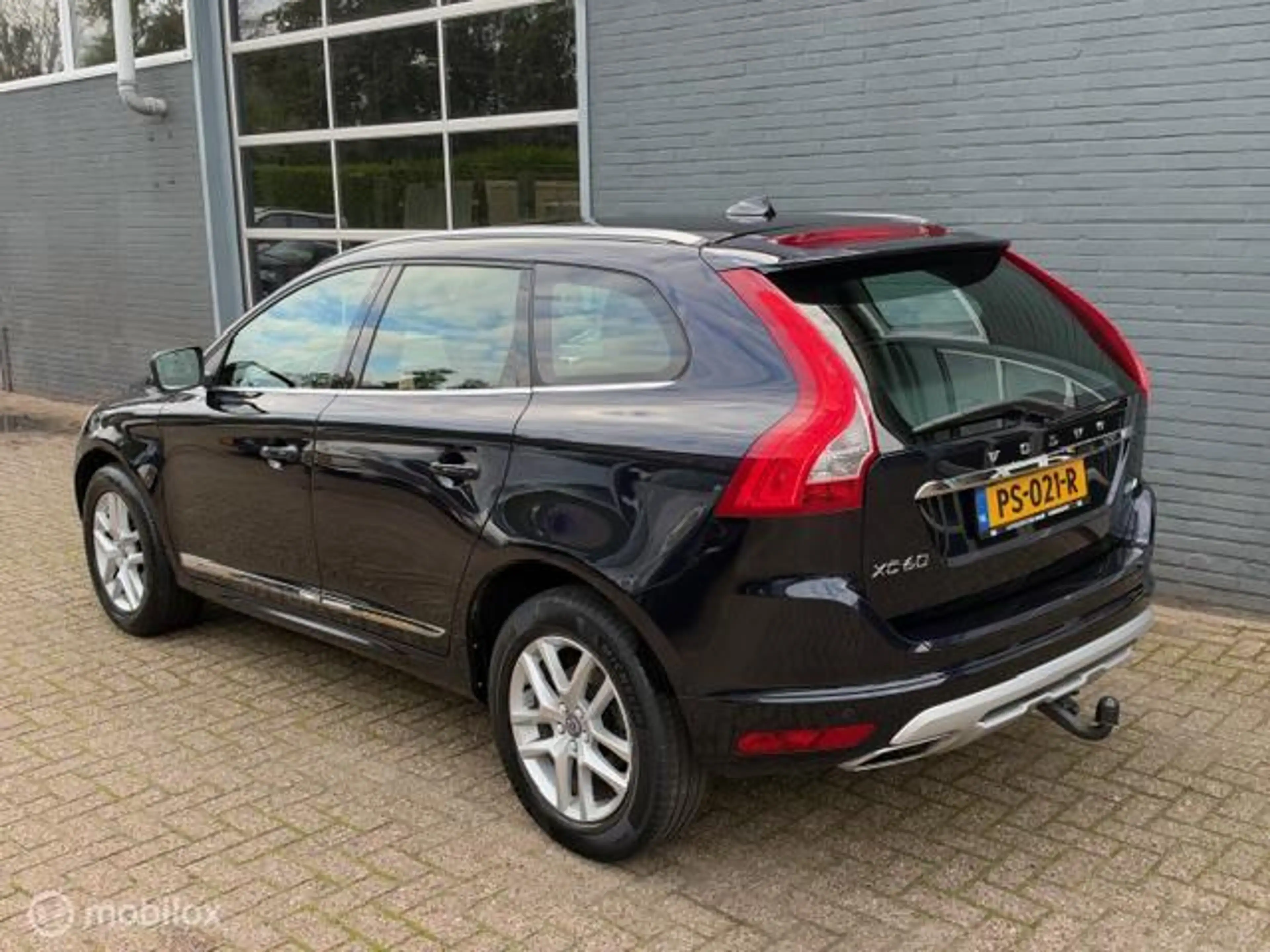 Volvo XC60 2.0 D4 FWD Polar+ — photo 3