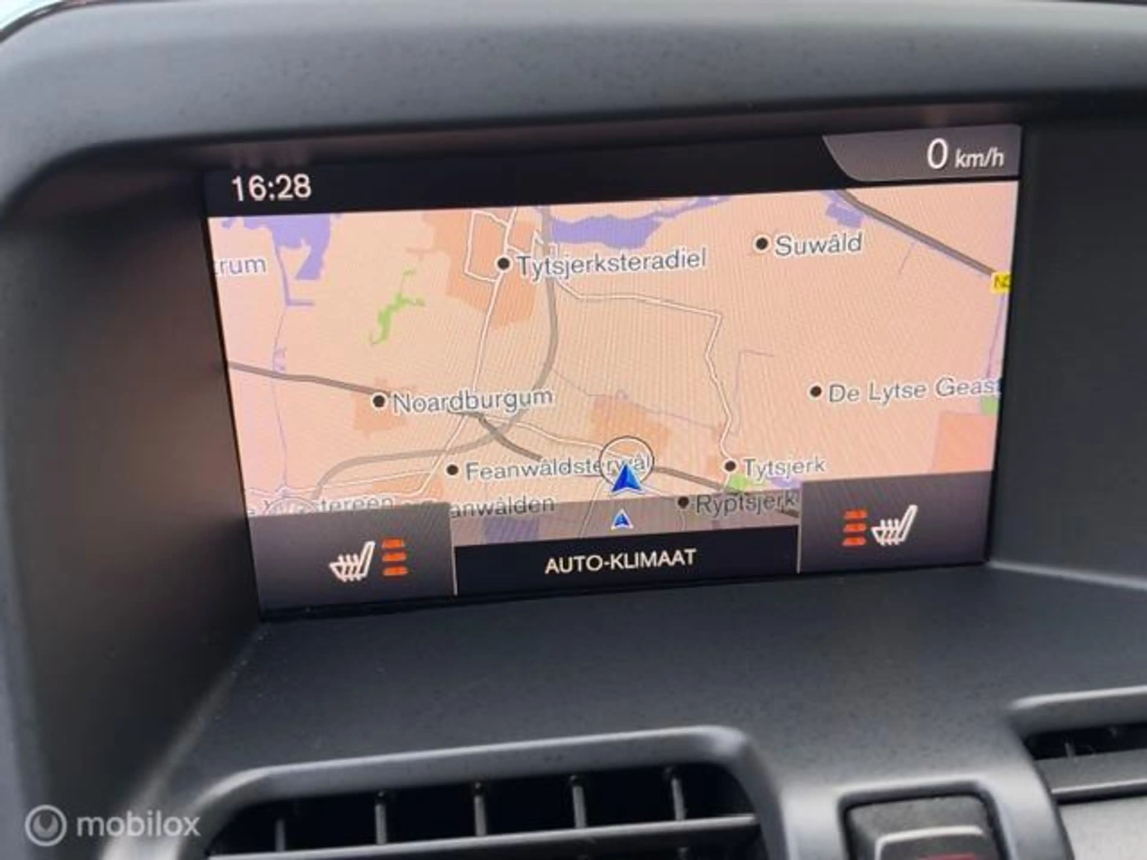 Volvo XC60 2.0 D4 FWD Polar+ — photo 13