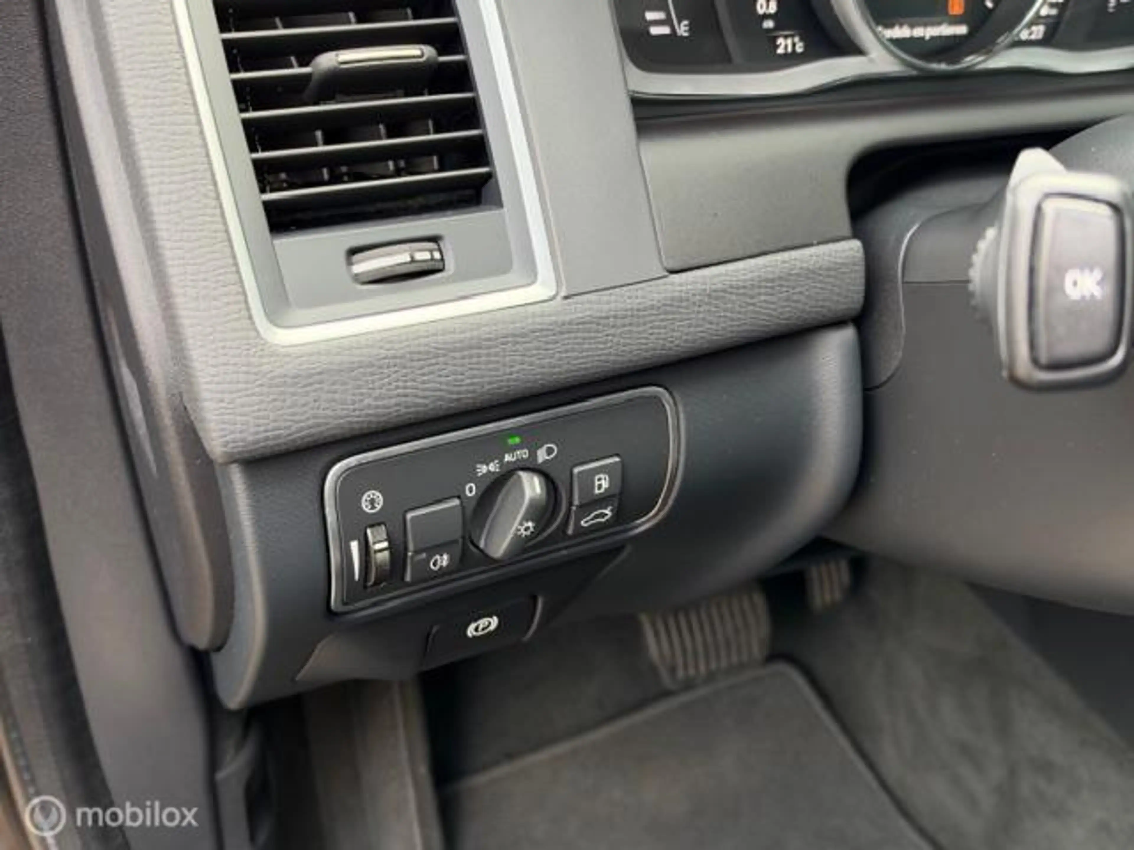 Volvo XC60 2.0 D4 FWD Polar+ — photo 11