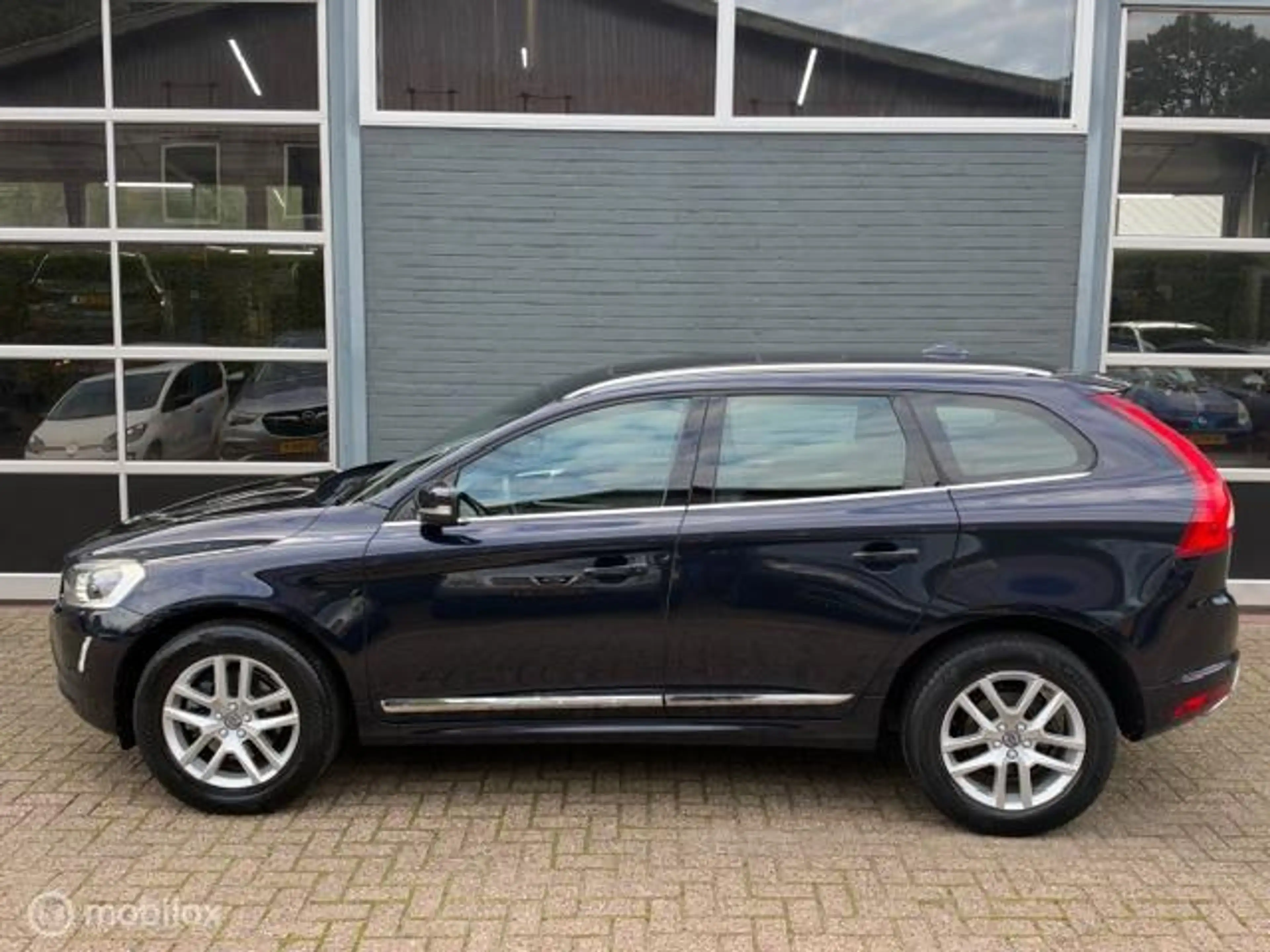 Volvo XC60 2.0 D4 FWD Polar+ — photo 2
