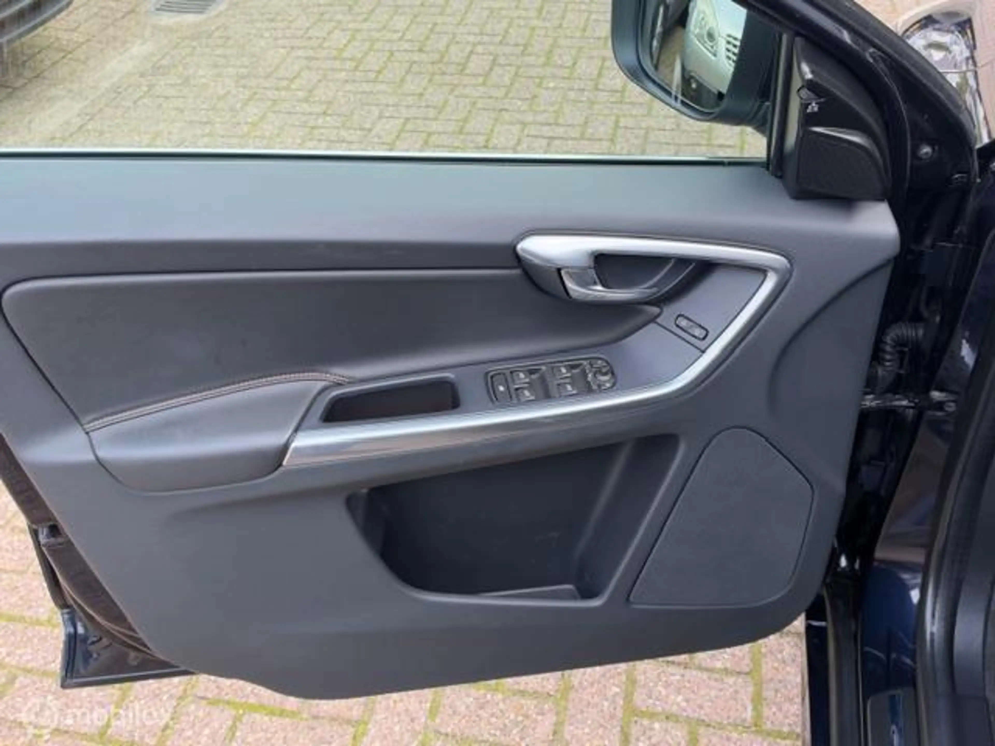 Volvo XC60 2.0 D4 FWD Polar+ — photo 7