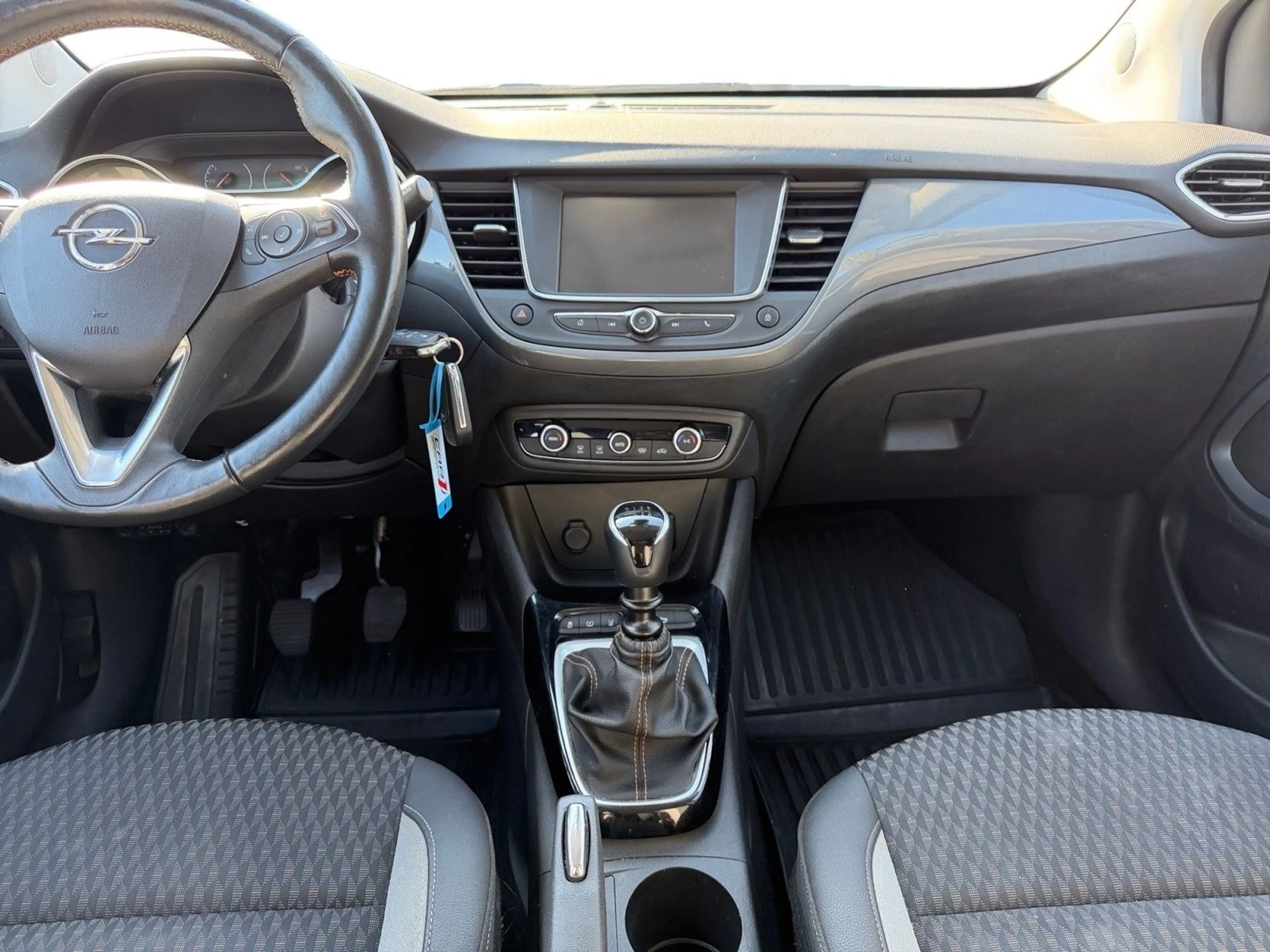 Opel Crossland X Rückfahrkamera — photo 12