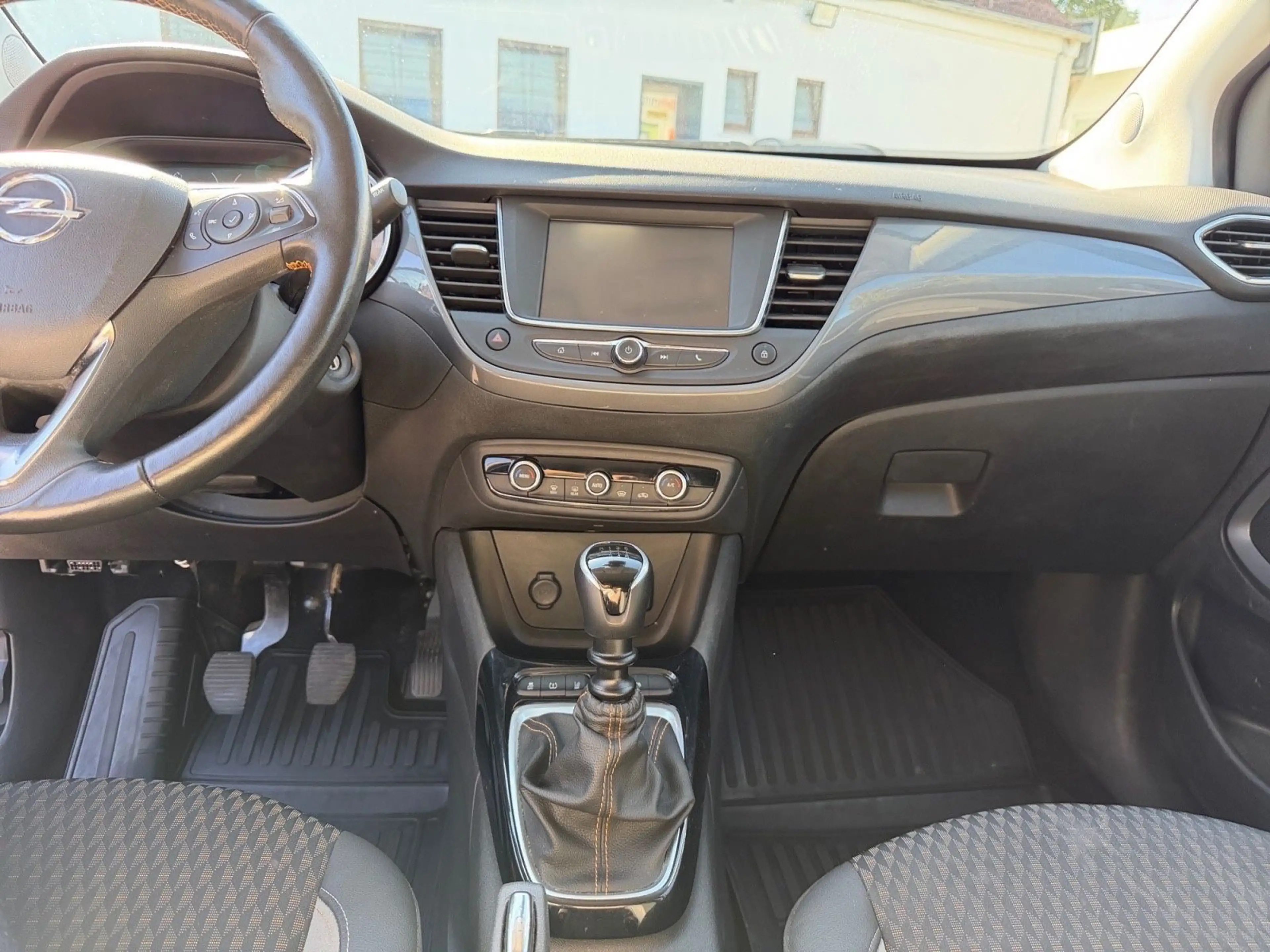 Opel Crossland X Rückfahrkamera — photo 15