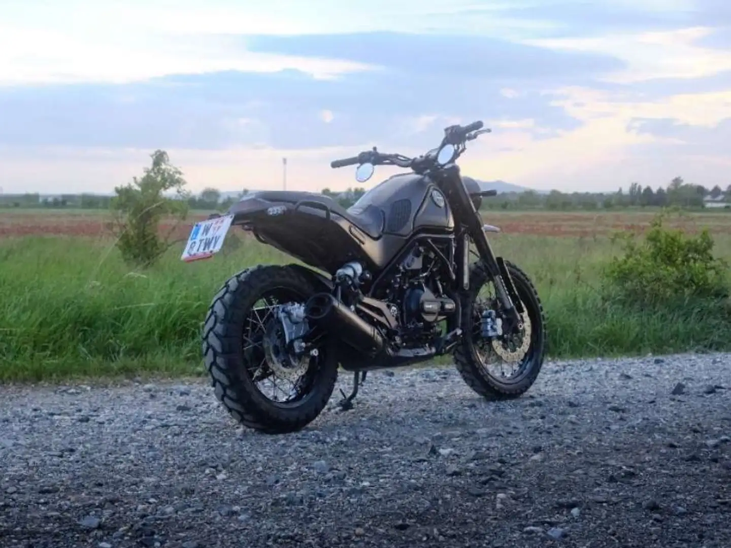 Benelli Leoncino 500 Trail Scrambler Schwarz - 1