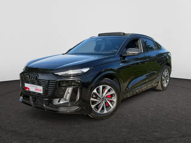 Audi Q6 e-tron 100 kWh 55 Quattro 285 Kw ( 390Pk ) /// Trekhaak /// Pano-dak /// Head up Display