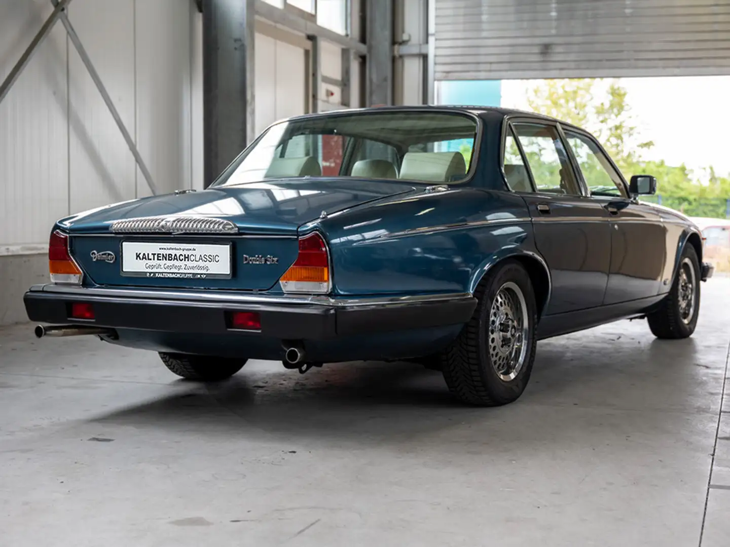 Jaguar Daimler Double Six V12 Blauw - 2