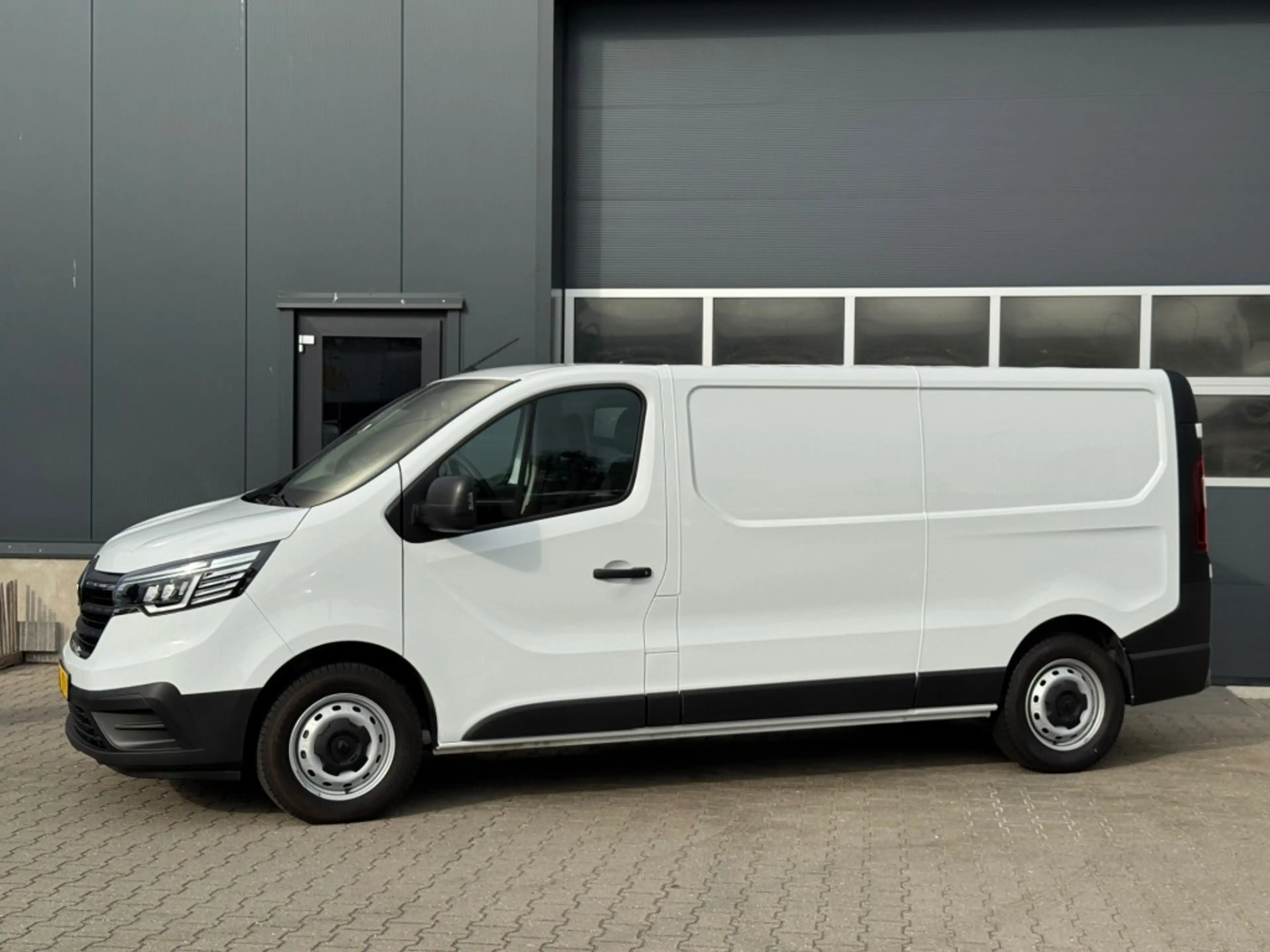 Renault Trafic 2.0 D 150pk  L2H1 Navi - carplay/android auto - bi — photo 2