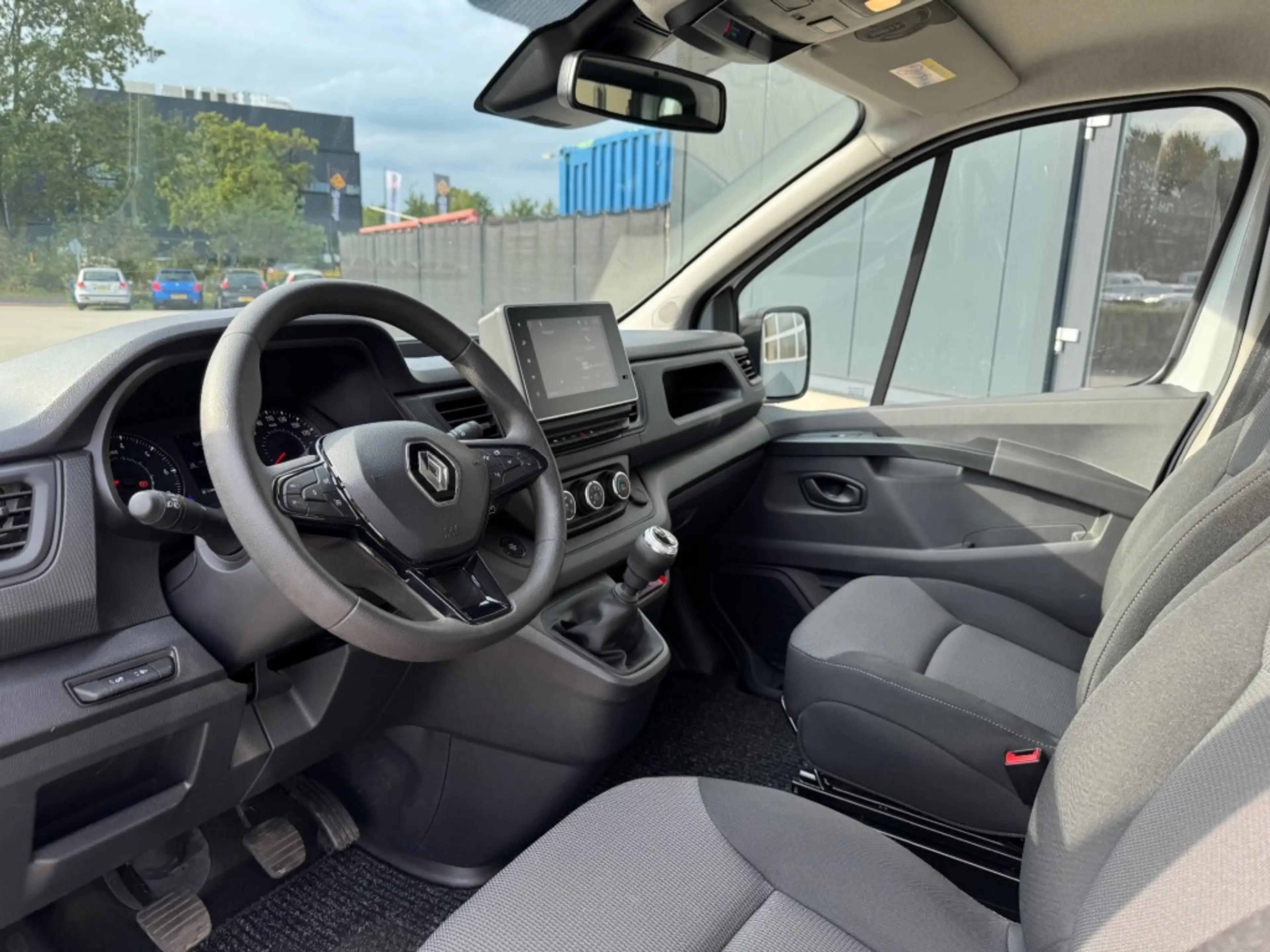 Renault Trafic 2.0 D 150pk  L2H1 Navi - carplay/android auto - bi — photo 6