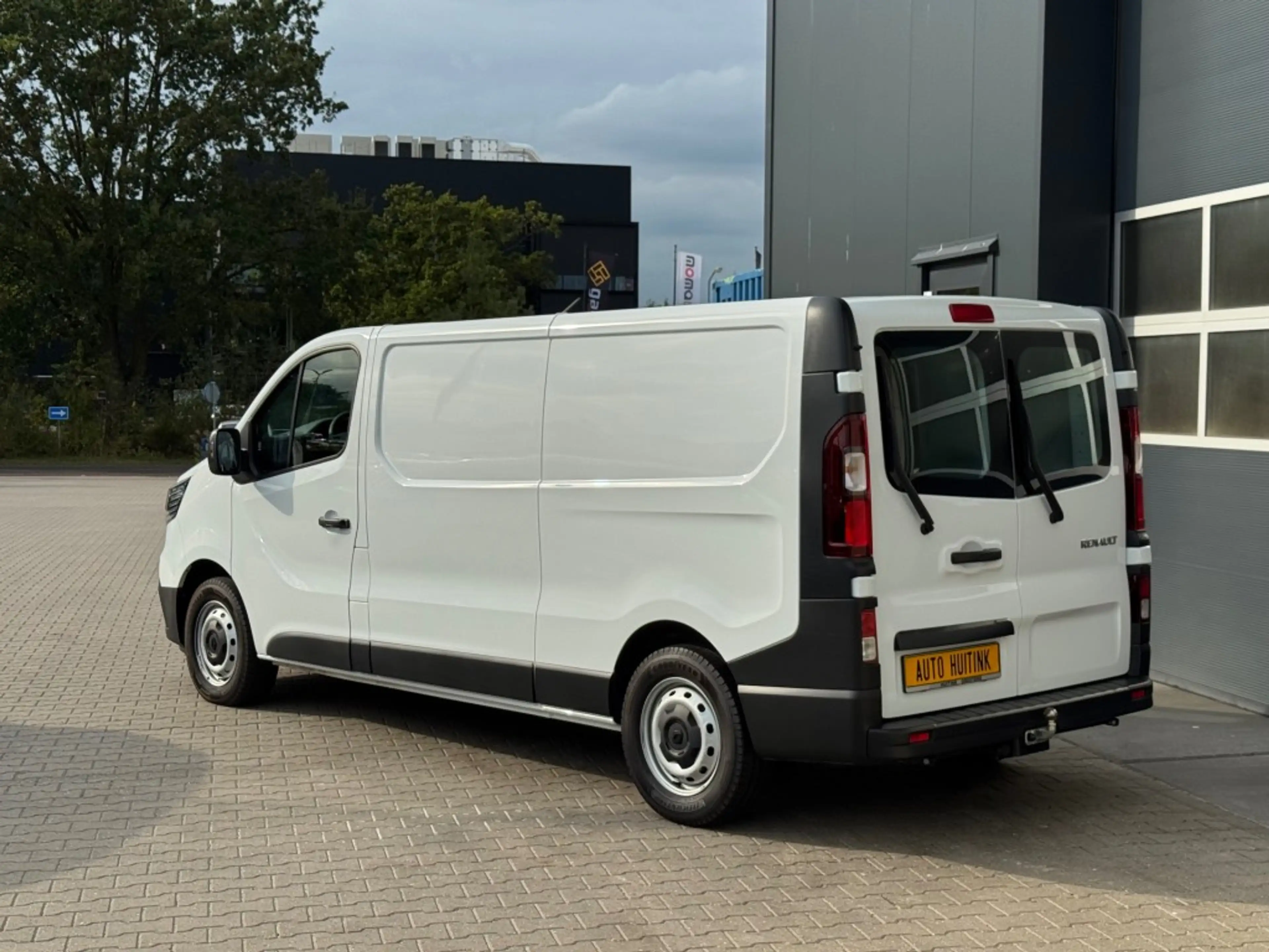 Renault Trafic 2.0 D 150pk  L2H1 Navi - carplay/android auto - bi — photo 3
