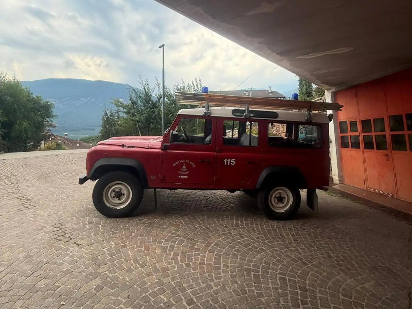 Land Rover Defender Defender 110 2.5 td County SW Rojo - 2