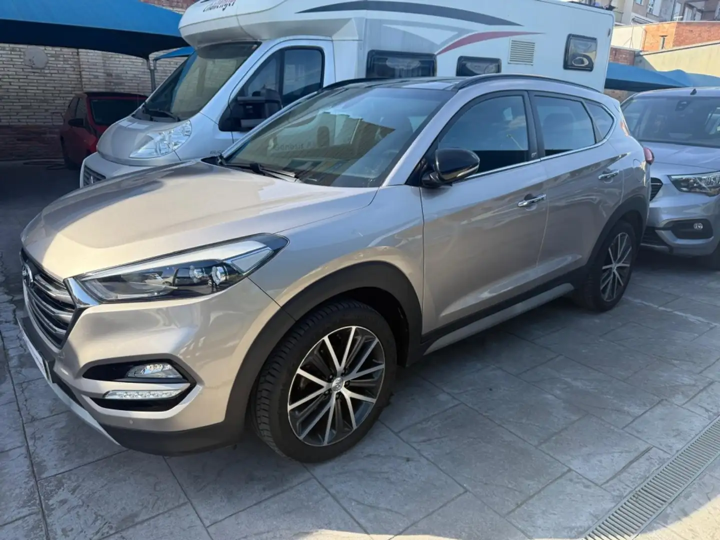 Hyundai TUCSON 2.0CRDI BD Go Sky 4x2 Gris - 1