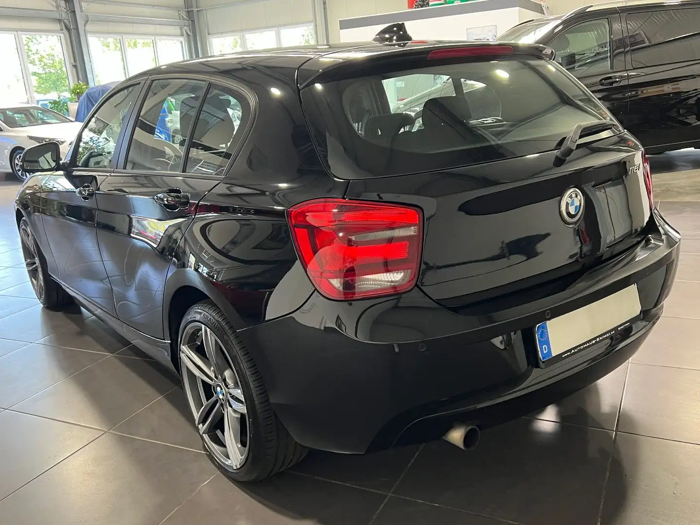 BMW 116 i Limousine **Klima*SHZ*PDC*Bluetooth** Zwart - 2