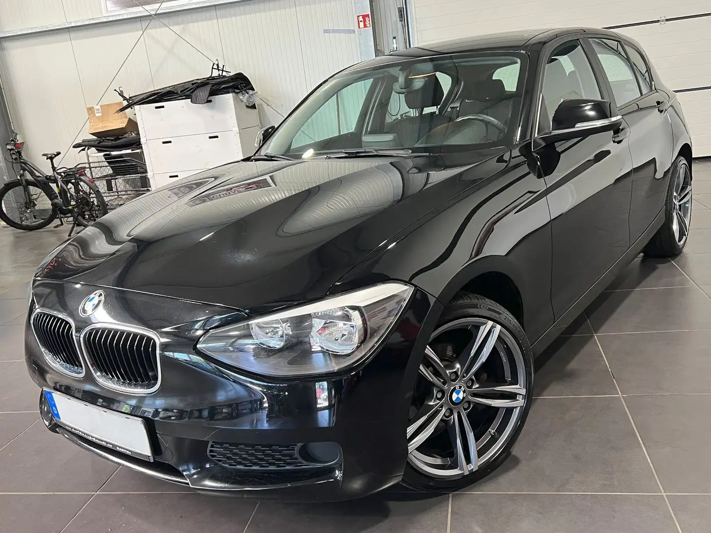 BMW 116 i Limousine **Klima*SHZ*PDC*Bluetooth** Zwart - 1