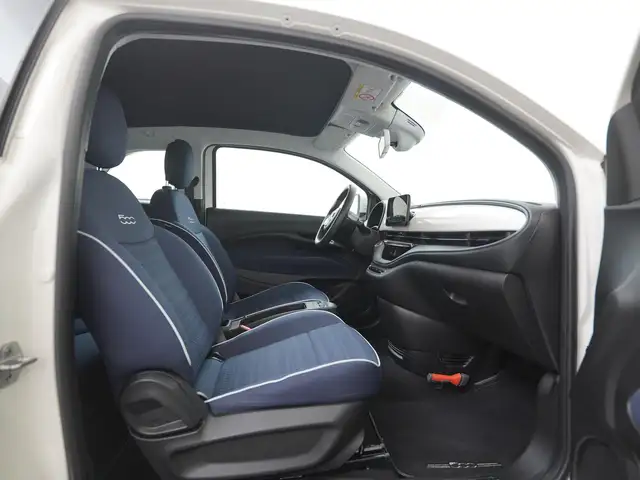 Fiat 500C view 3