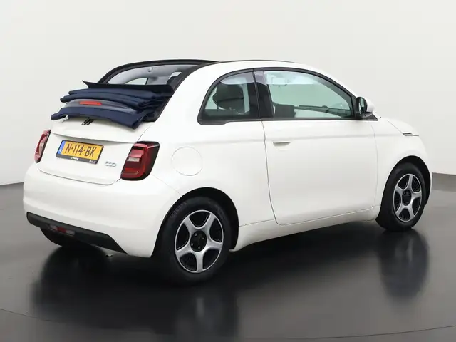 Fiat 500C view 4