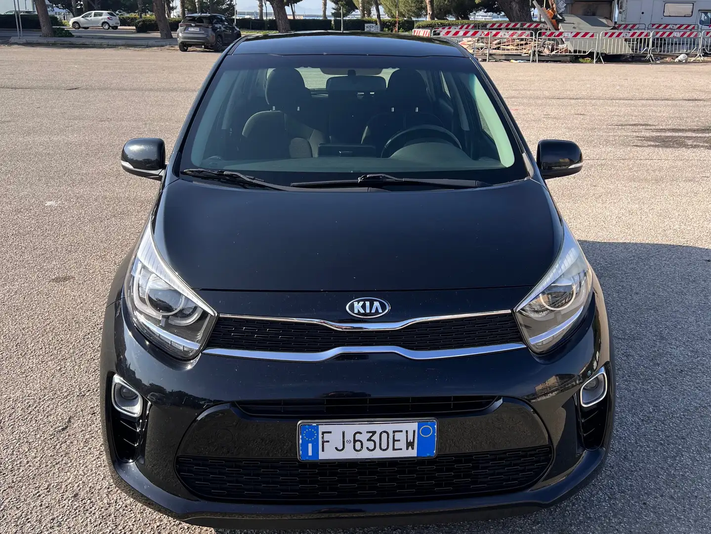 Kia Picanto Cool 1.0 Black - 1