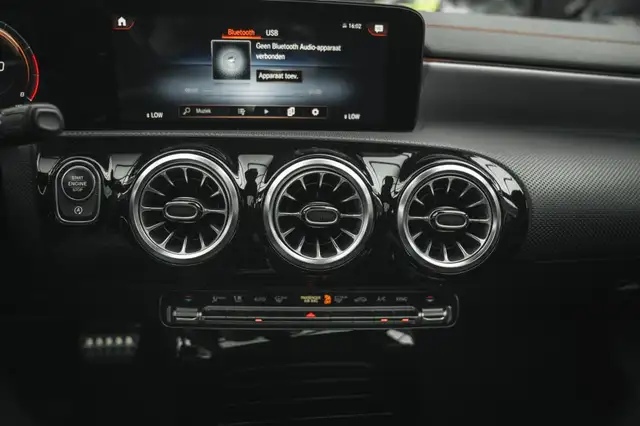 Mercedes-Benz Cla view 22