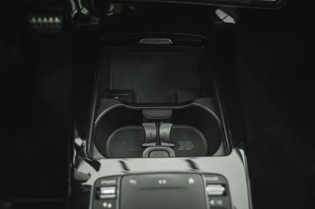 Mercedes-Benz Cla view 24